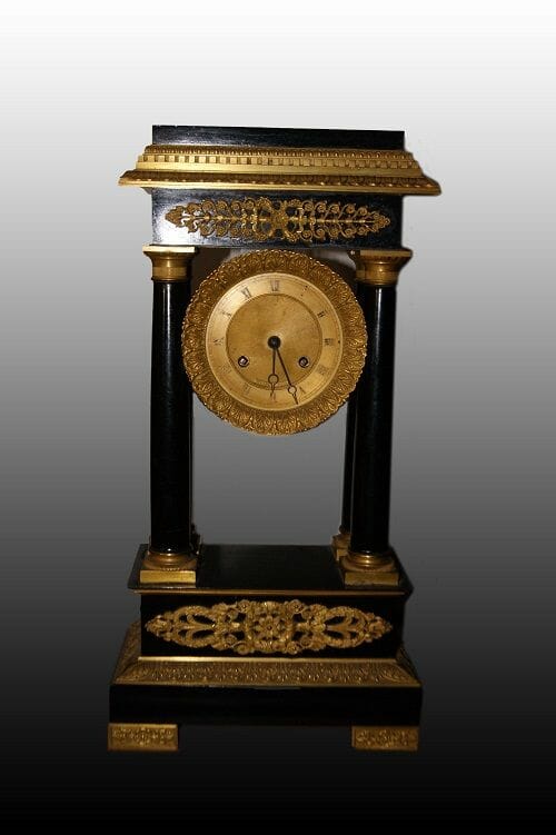 Orologio francese stile Impero del 1800 in legno ebanizzato con bronzi •  Vendita Online Antiquariato, Modernariato e Design • NowArc