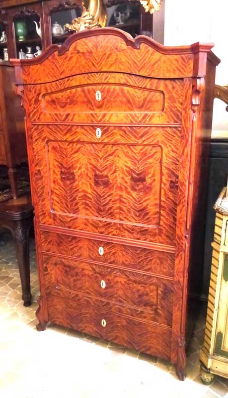 Veneered cabinet in flamed maple • Online sales of antiques, modern art ...