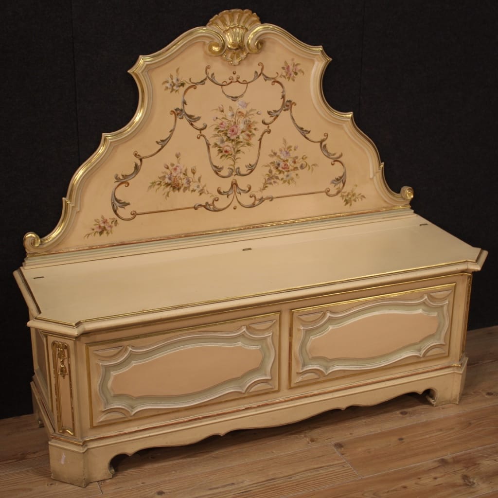 Lacquered Painted And Gilded Chest From The 20th Century Online   9776 1 